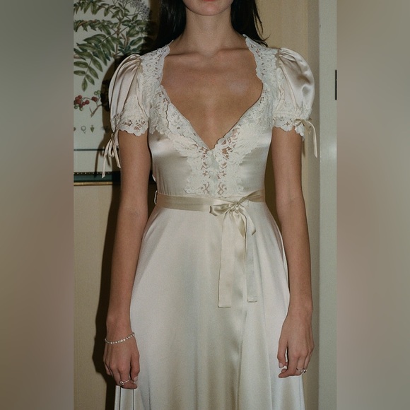 ❌SOLD❌ MIRROR PALAIS UNWRAP ME GOWN - Picture 17 of 17